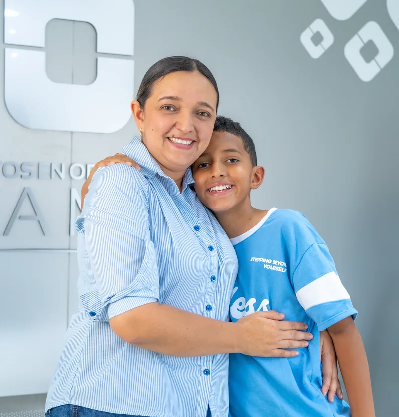 Mamá e hijo, pacientes de Línea Media
